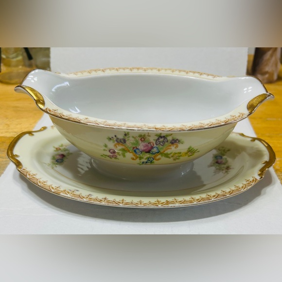 Vintage Tran Tra Ware porcelain gravy boat with attached drip plate. Gold trim. - Picture 4 of 7